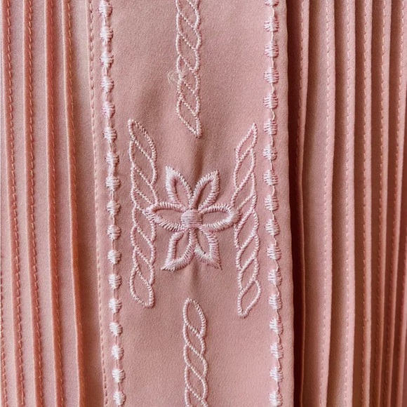 Embroidered blouse - Picture 6 of 7